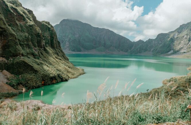 must-try outdoor activities in pampanga like trekking to mt pinatubo crater lake