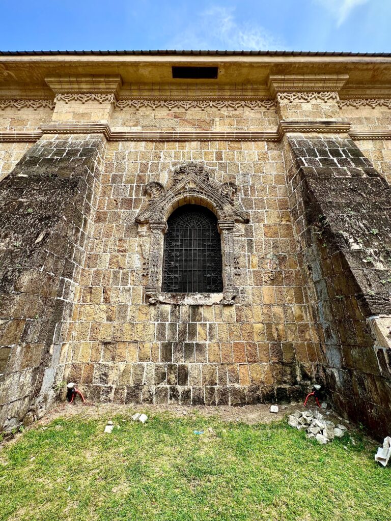 things to do in iloilo city molo church