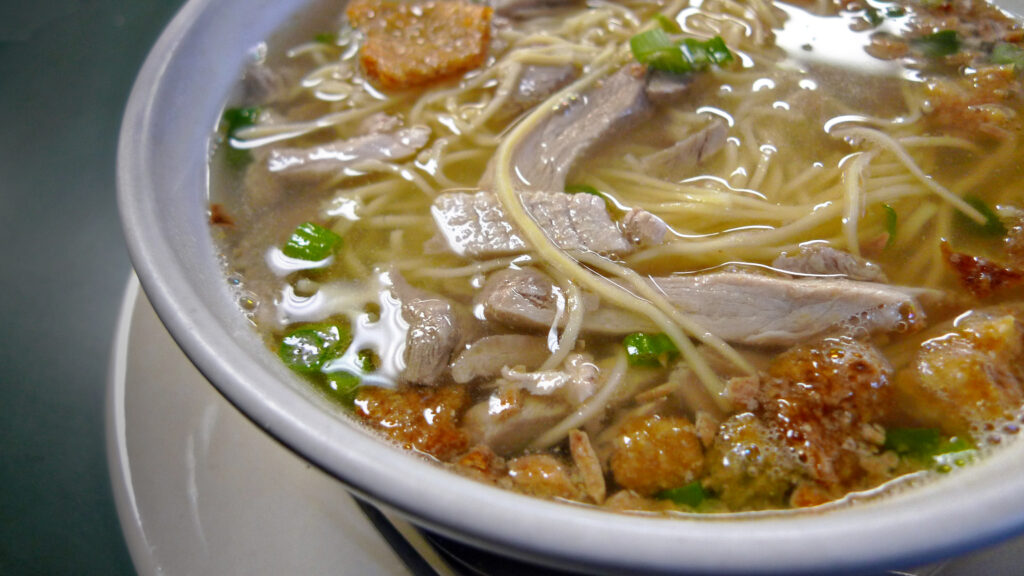 things to do in iloilo la paz batchoy